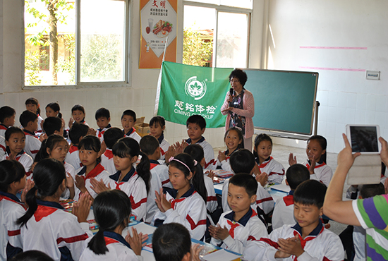 4.jpg 高級(jí)心理咨詢師為小學(xué)生開(kāi)展心理輔導(dǎo)