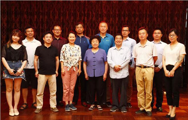 7清華校友生命科學(xué)與醫(yī)療健康歇會(huì)理事走進(jìn)慈銘交流學(xué)習(xí)合影.jpg