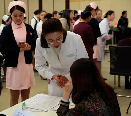 4慈銘護(hù)士決賽現(xiàn)場(chǎng)考核2.jpg 4慈銘護(hù)士決賽現(xiàn)場(chǎng)考核2.jpg