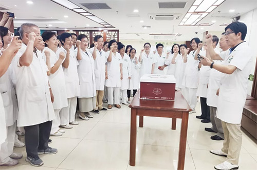 19慈銘體檢雍和宮分院為在崗在職的醫師們慶祝“中國醫師節”.jpg 19慈銘體檢雍和宮分院為在崗在職的醫師們慶祝“中國醫師節”.jpg