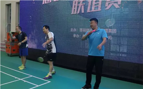 2羽毛球世界冠軍董炯、慈銘集團副總裁羅貴林、上屆衛冕冠軍民政部代表一起舉行開球儀式.jpg 2羽毛球世界冠軍董炯、慈銘集團副總裁羅貴林、上屆衛冕冠軍民政部代表一起舉行開球儀式.jpg