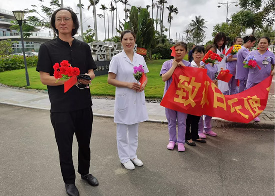 12胡波書記迎接在海南博鰲迎接醫療隊員凱旋.jpg 12胡波書記迎接在海南博鰲迎接醫療隊員凱旋.jpg