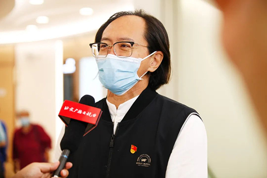 4慈銘體檢集團董事長胡波接收采訪.jpg 4慈銘體檢集團董事長胡波接收采訪.jpg